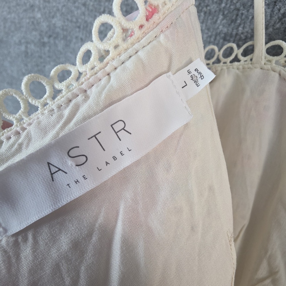 NEW ASTR The Label Mini Dress L Una Floral Eyelet Lace Coquette Ivory Pink Girly - Picture 7 of 9